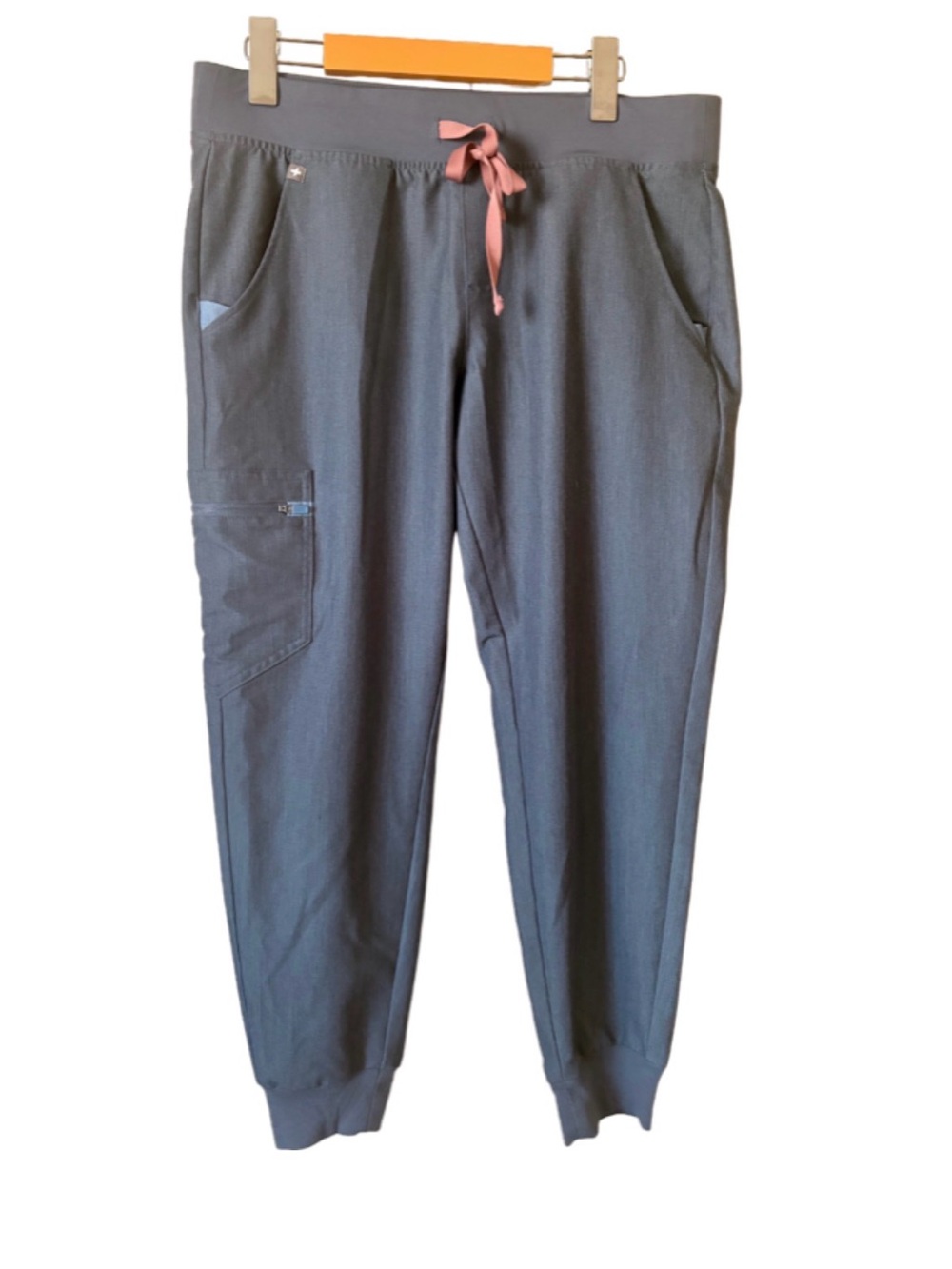 FIGS- Women’s Zamora Gray Jogger Pants with Pink Drawstring M/P